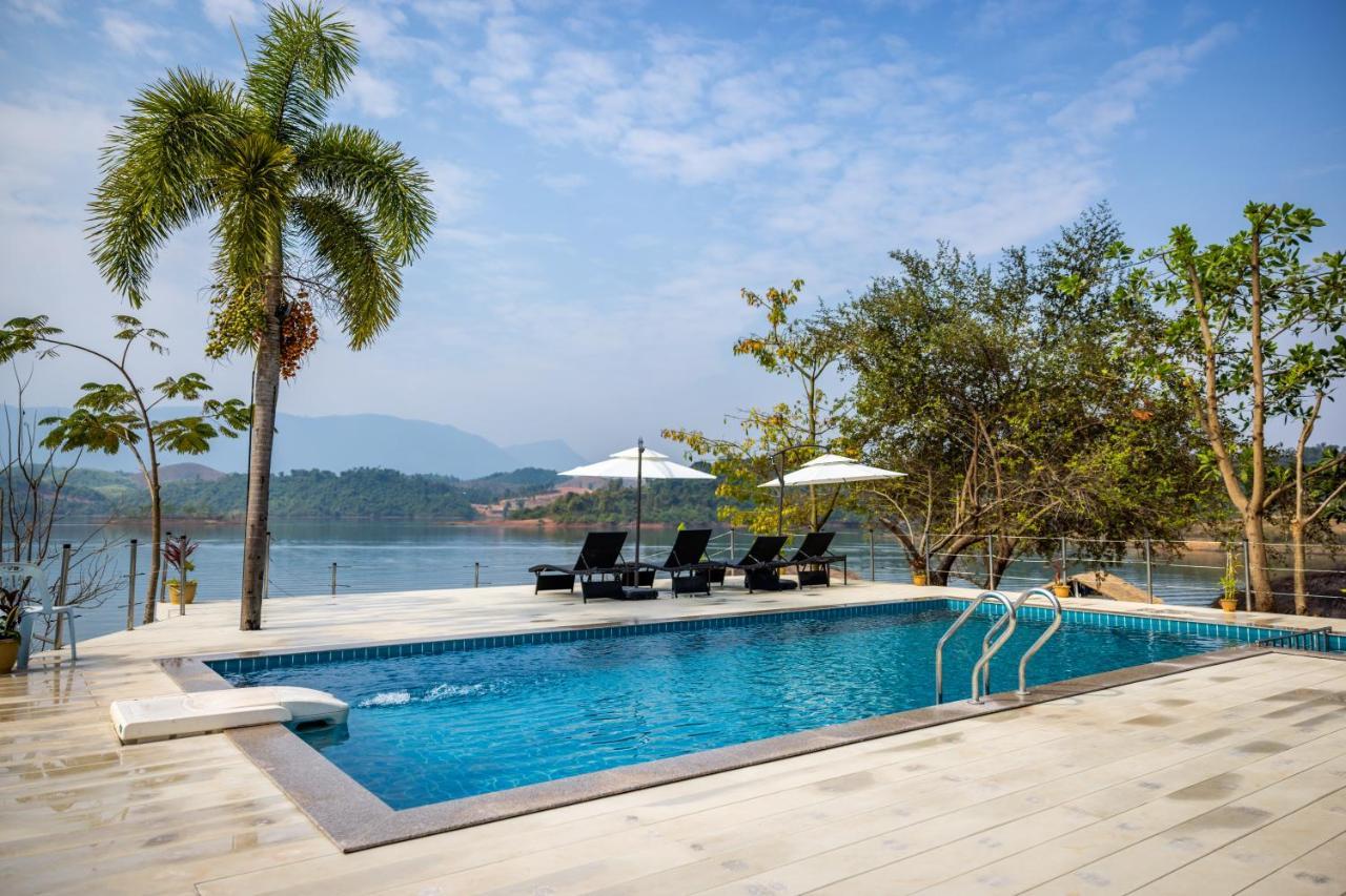 The Sanctuary Nam Ngum Beach Resort Vang Vieng Exterior photo