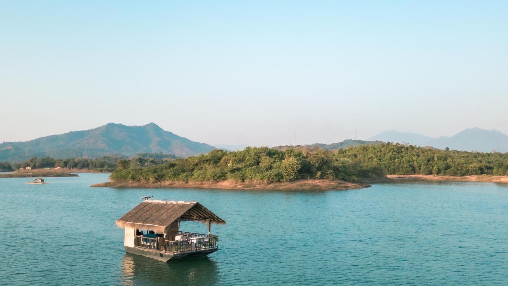 The Sanctuary Nam Ngum Beach Resort Vang Vieng Exterior photo
