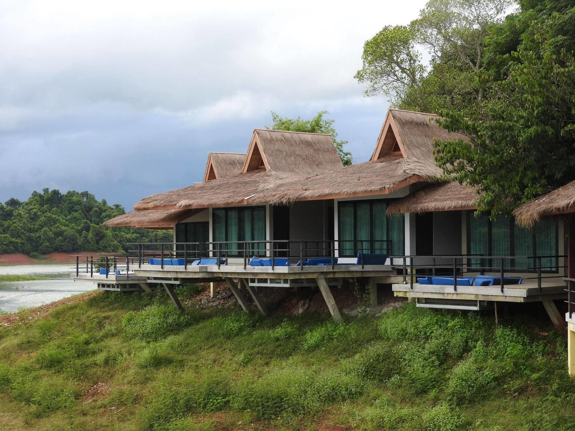 The Sanctuary Nam Ngum Beach Resort Vang Vieng Exterior photo